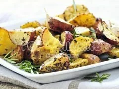 Жареный картофель с оливками и лимоном