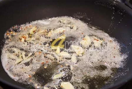 Жареные креветки с чесночным соусом 2