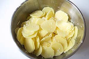 scalloped-potatoes-caramelized-onions-1