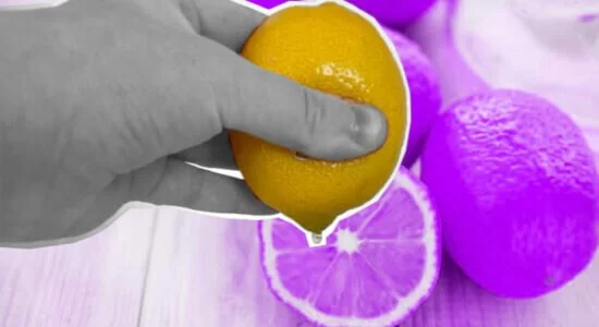 Как выдавить лимонный сок, не разрезая лимон