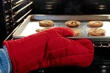 670px-Put-a-Cookie-Sheet-in-the-Oven-Step-4