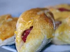 Пирожки с помидорами и сыром, запеченные в духовке
