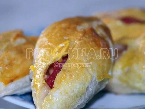 Пирожки с помидорами и сыром, запеченные в духовке прев